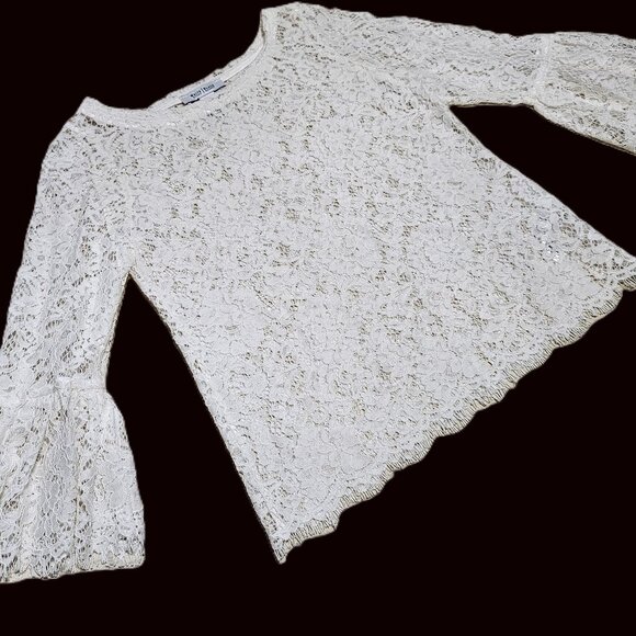 White House Black Market Tops - WHBM WHITE LACE TOP WITH BELL SLEEVES FEATURING EYELASH FRINGE DETAIL SIZE 00